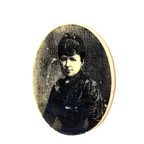 Vintage Portrait Photo Brooch Victorian Lady Picture Made in West Germany - Picture 1 of 8